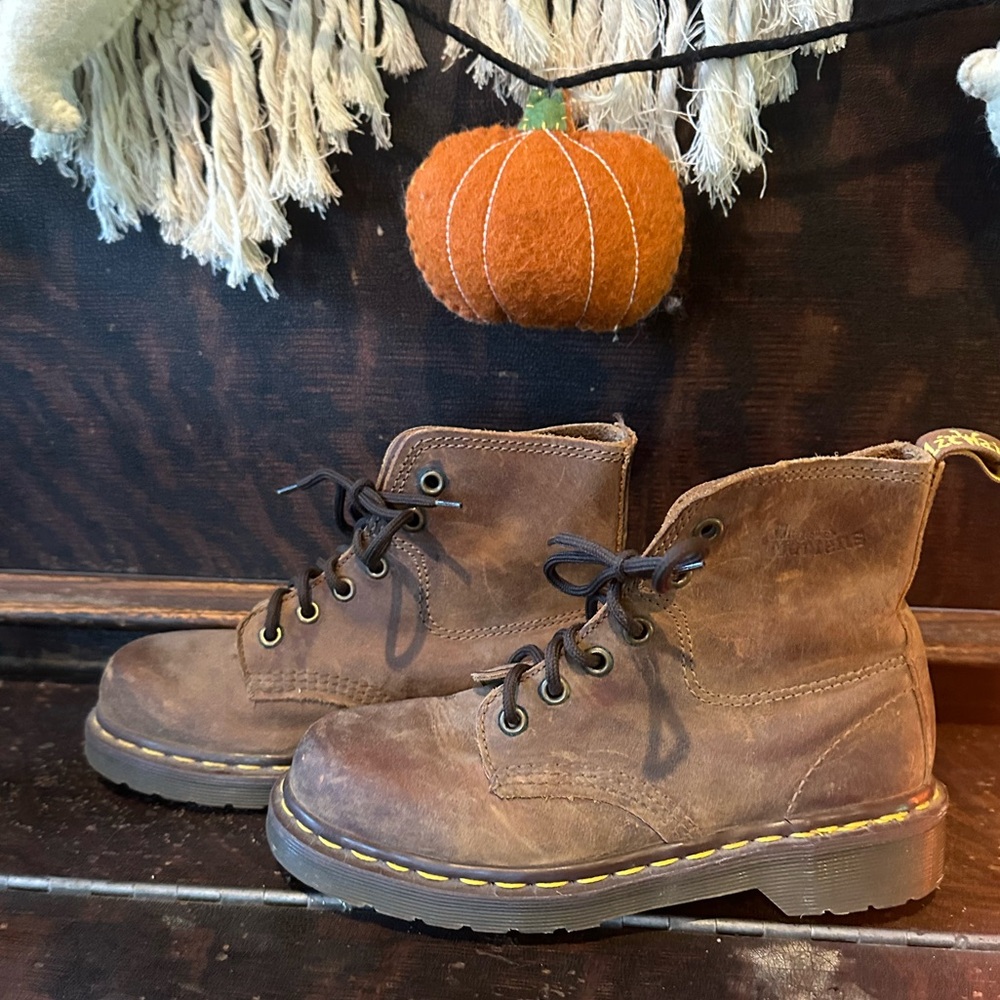 Youth/kids Dr. Martens, real leather brown boot
